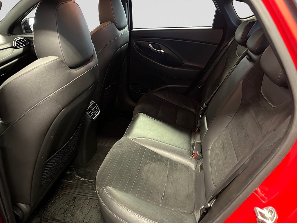 Hyundai i30 Fastback 1.4 T-GDi Aut N-Line Farthållare Rattvärme bild 13