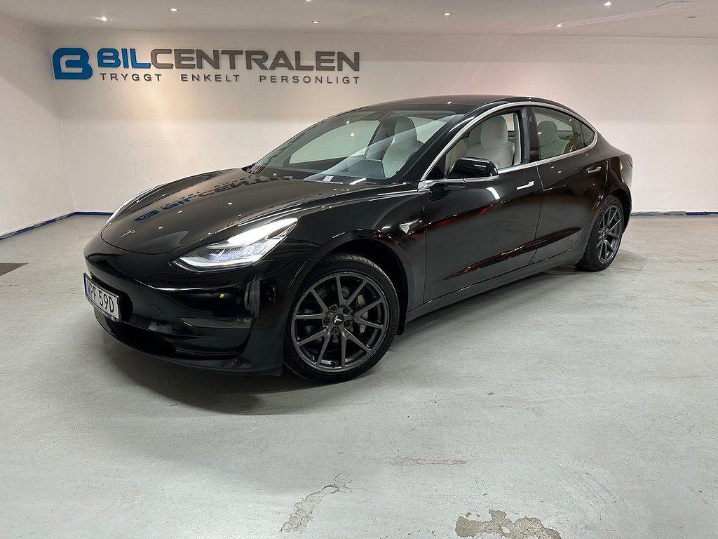 Tesla Model 3 Long Range Vit Löder Pano AWD Autopilot