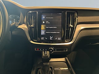 Volvo V60 D3 AWD Aut Momentum Kamera Cockpit Värmare Psens S&V – bild 11