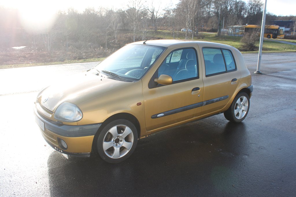 Renault Clio 5-dörrars Halvkombi 1.4 endast 3ägare, 13900mil