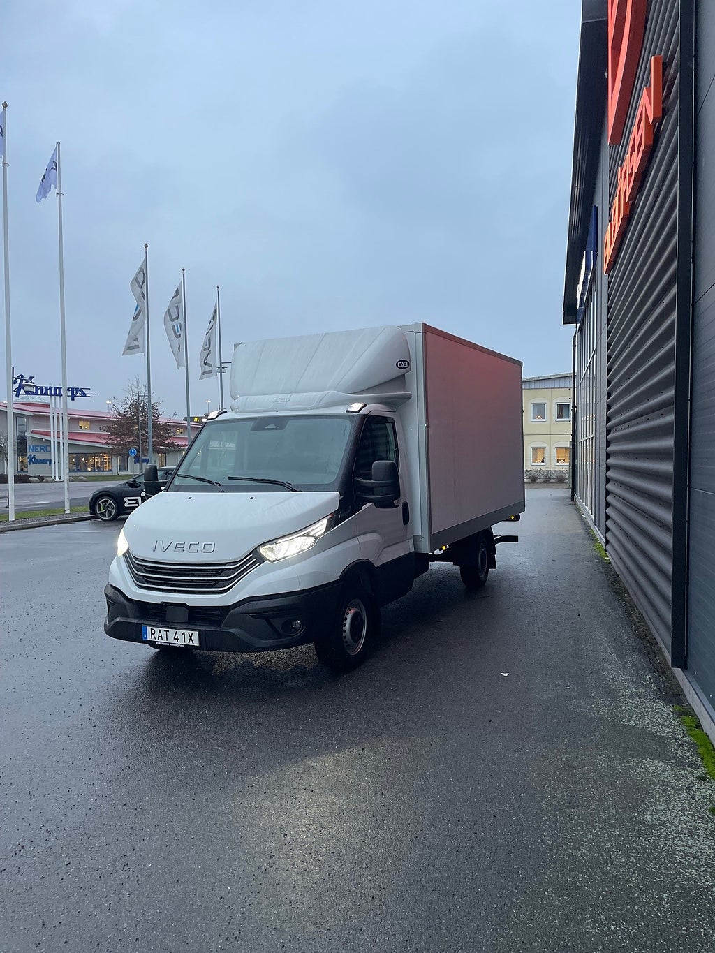 Iveco Daily 35S16HA8(Aut) Skåp/Lyft/DRAG 3500kg