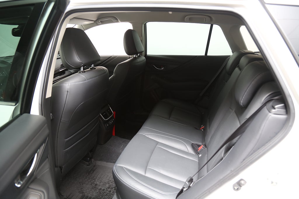 Subaru Outback 2,5i 169hk XFuel Limited AWD Aut Skinn Motorv Drag