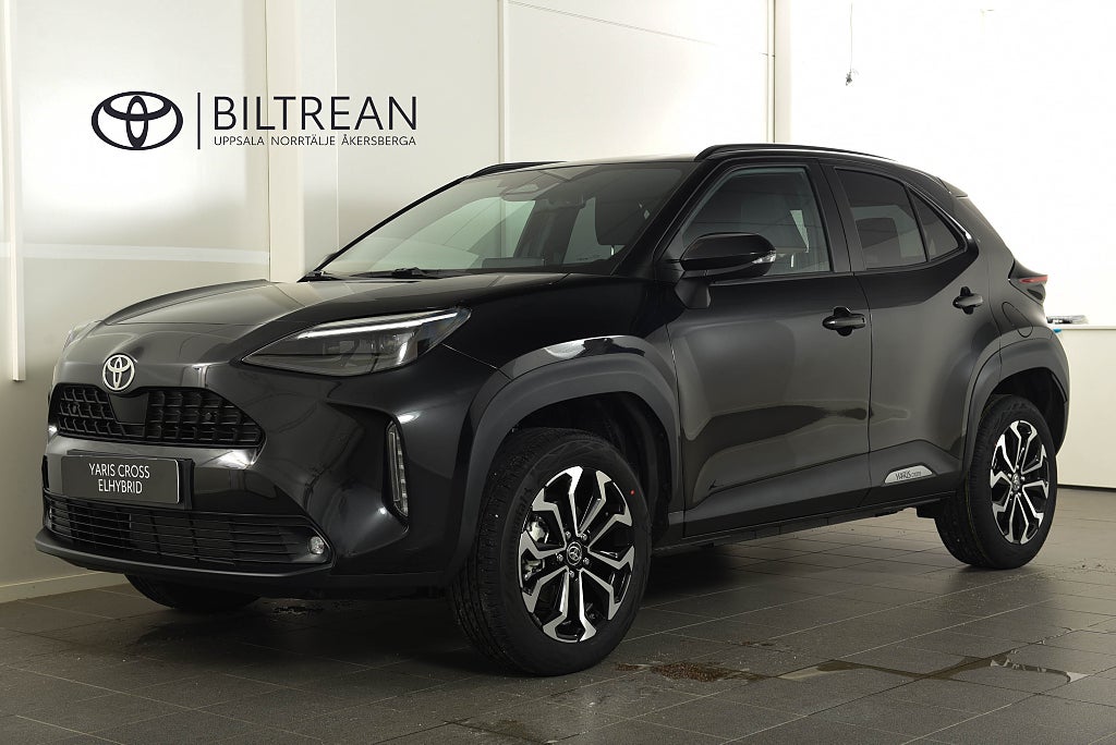 Toyota Yaris Cross 2,95% RÄNTA + V-HJUL, GUMMIMATTOR & LACKSKYDD 9,900KR
