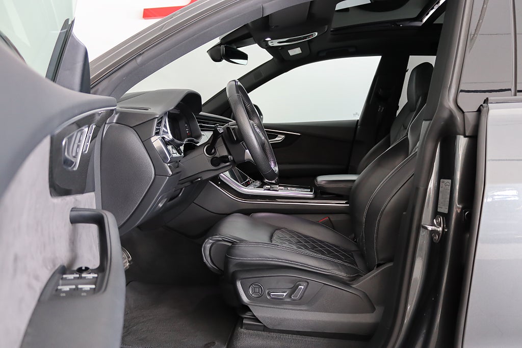 Audi Q8 50 TDI Quattro S Line Matrix B&O Panorama Dragkrok