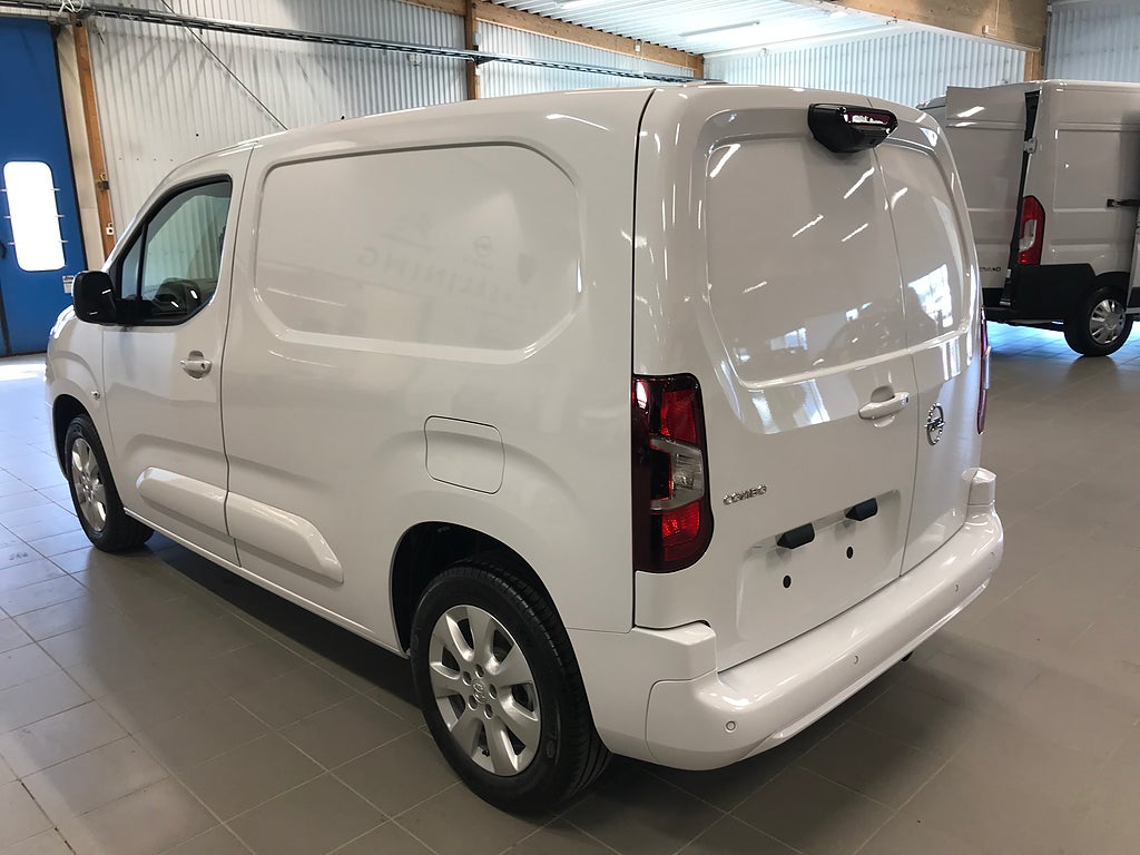 Opel Combo 1.5 EAT Euro 6 130hk Automat Premium L1 Drag  thumbnail