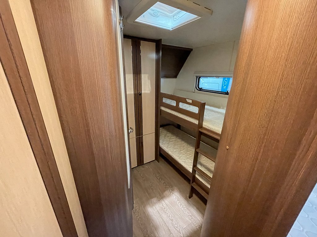 Hobby 720 Prestige KFU /ALDE/Förtält/Mover/AC/Solcell/Barnkammare - Hobby