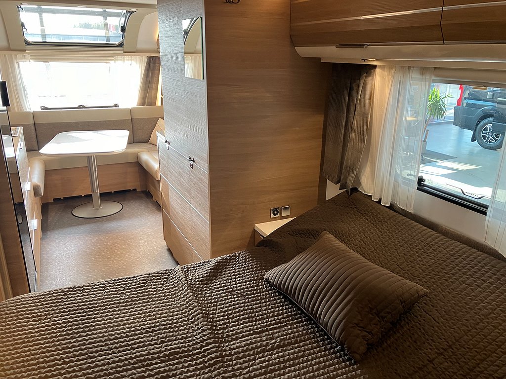 Adria Adora 613 UT / Mover / Queenbed / Alde / - Adria