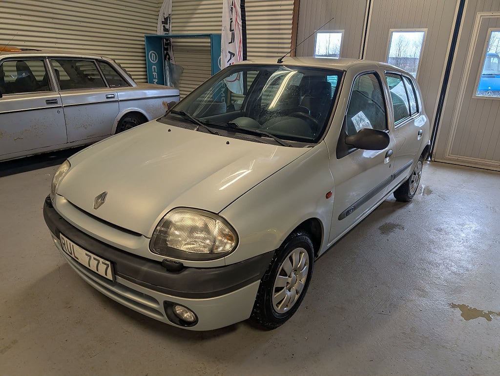 Renault Clio 5-dörrars Halvkombi 1.2 58hk 10800Mil! Kamrem bytt