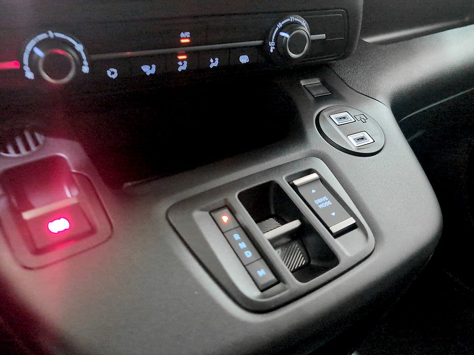 Bild på Peugeot Partner 130hk AT8 L2 - EDITION! SERVICE & VINTERHJUL INGÅR!