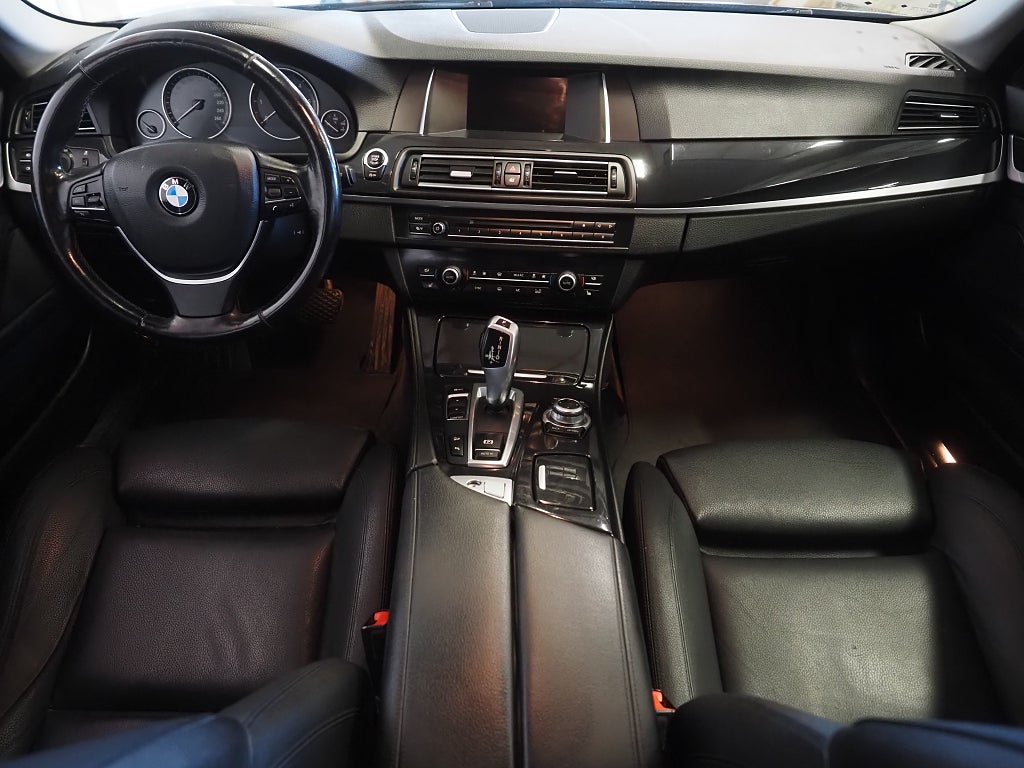 BMW 520d xDrive 190hk Touring Steptronic |Drag|D-värm|Skinn| 2016