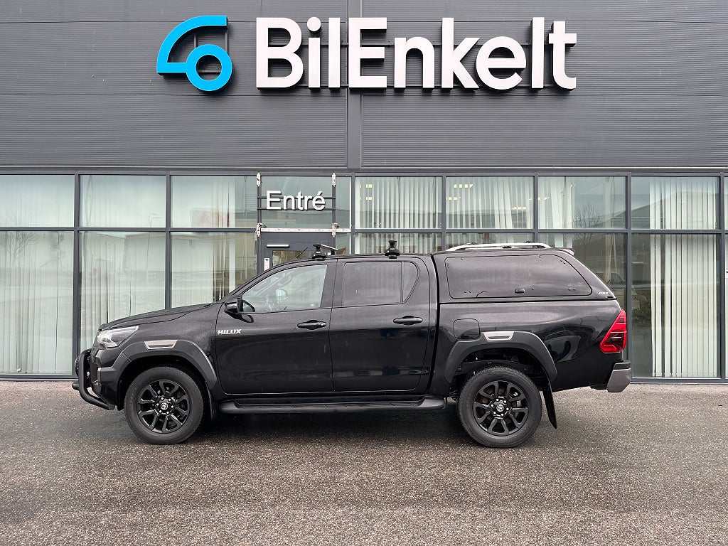 Toyota Hilux Dubbelhytt 2.8 4WD 204Hk Invincible Värmare JBL Kåpa MOMS