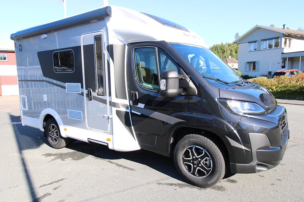 Sunlight T58 Adventure under 6 eter Automat Liftsäng  