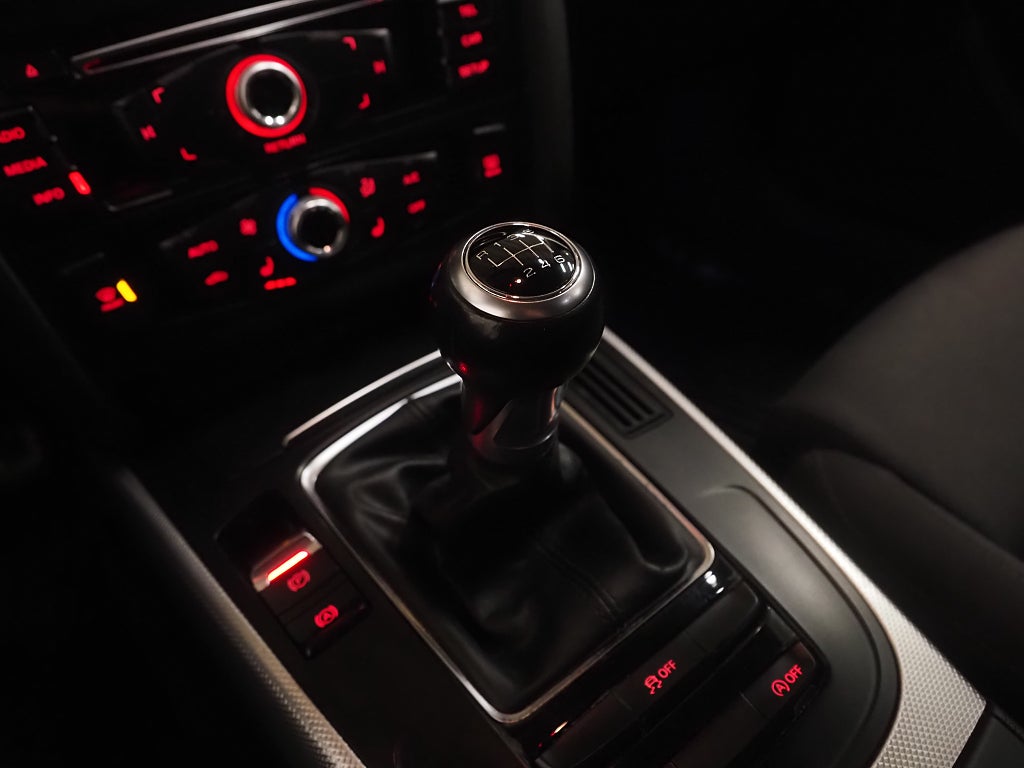 Audi A4 Avant 2.0 TDI 150hk Quattro S-Line Dragkrok PDC 2015