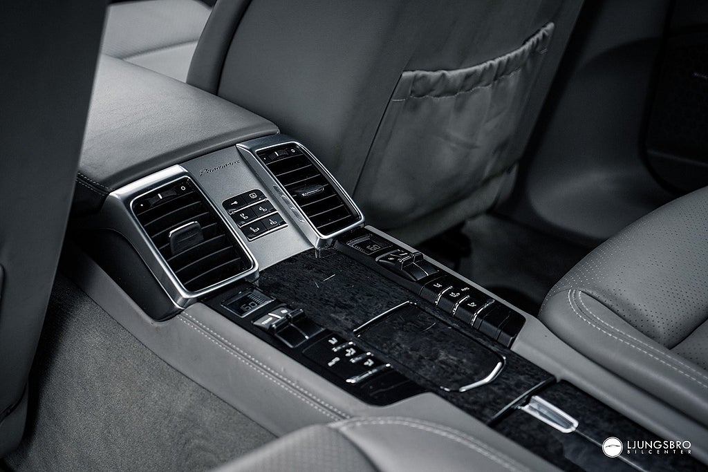 Porsche Panamera 2011 - miniatyr 15
