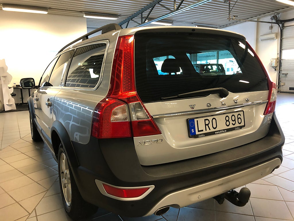 VOLVO XC70 D5 SUMMUM 205 ch BVA AWD - 1ERE MAIN - CUIR - ATTELAGE - 167500 KM