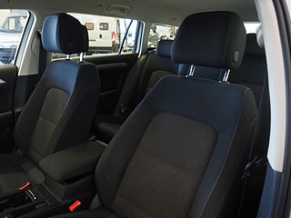 Kombi Volkswagen Passat 17 av 23