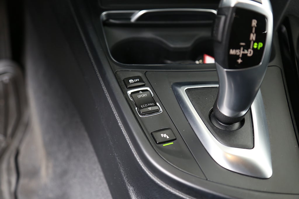 BMW 320 i xDrive 184hk Sport line Touring Aut Dragkrok 2019