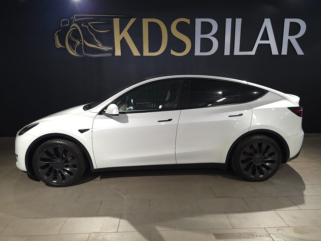 Tesla Model Y Long Range AWD  514hk | Navi | Panorama | Drag