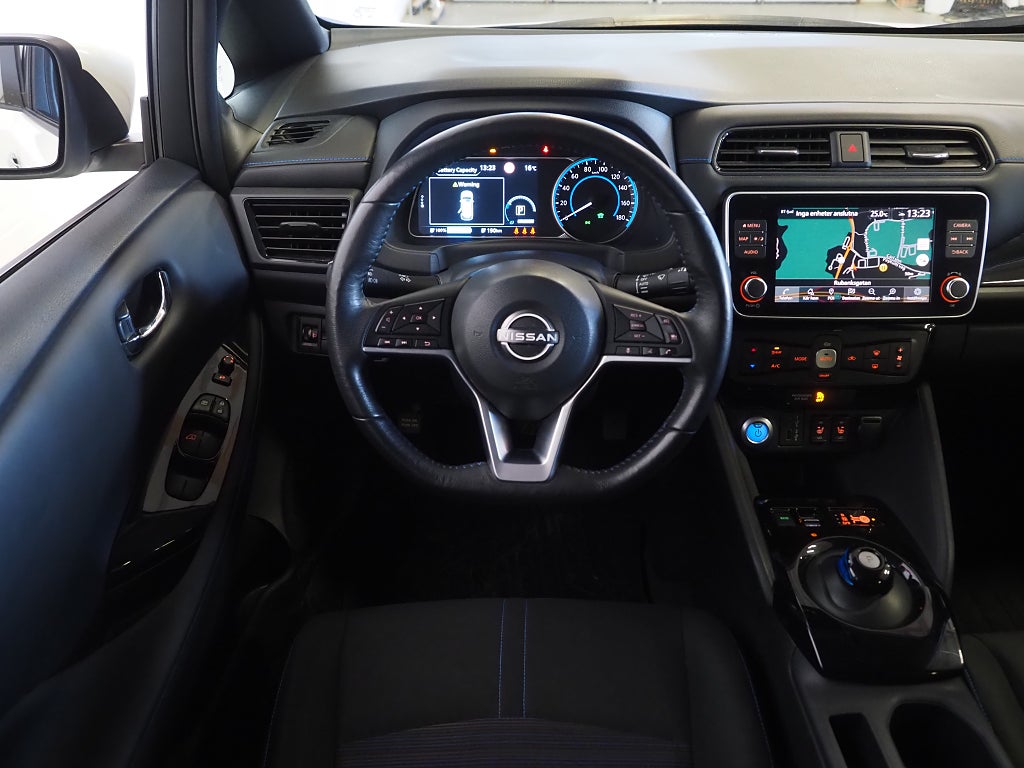Nissan Leaf N-Connecta|40kWh|Värmepump|360 kamera 2023