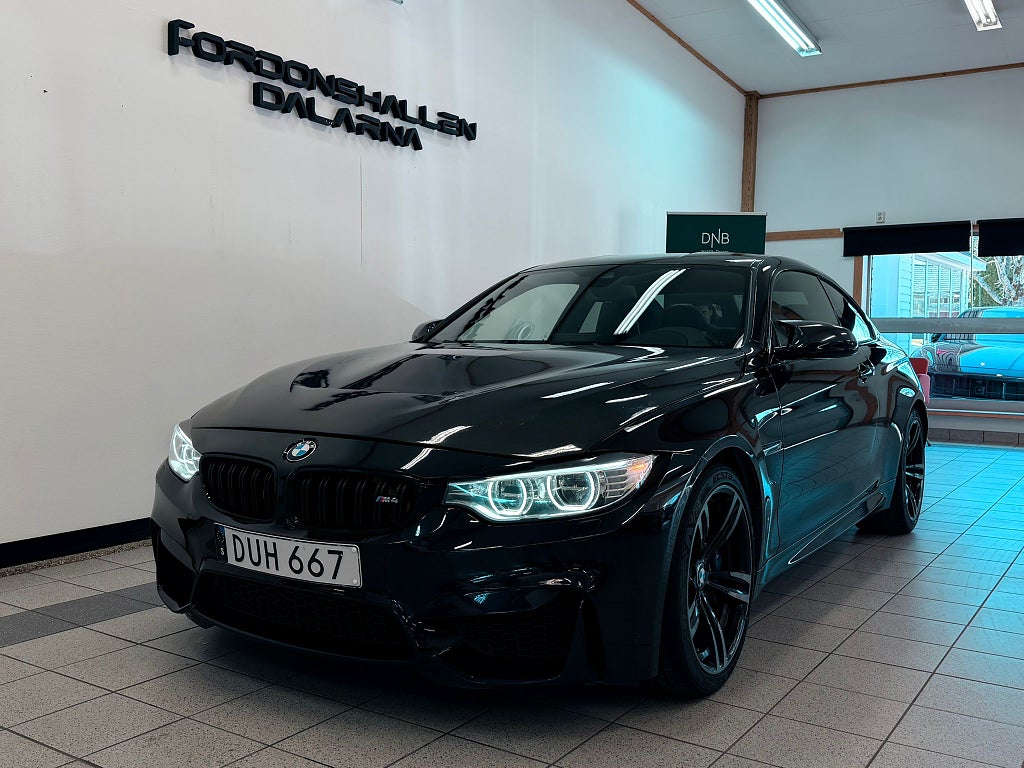 BMW M4 Coupé DCT 431 HK / Kolfiber paket / H&K / Sv såld 