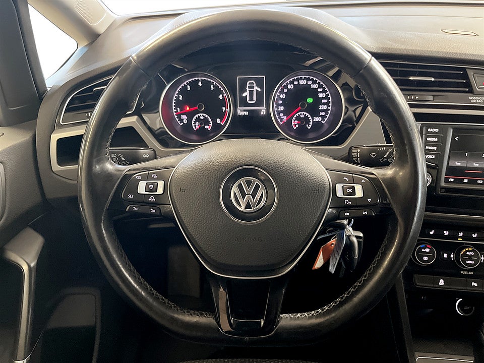 Bild på Volkswagen Touran Base 1.4 TSI 150hk Aut 7-SITS KAMREM BYTT B-KAMERA