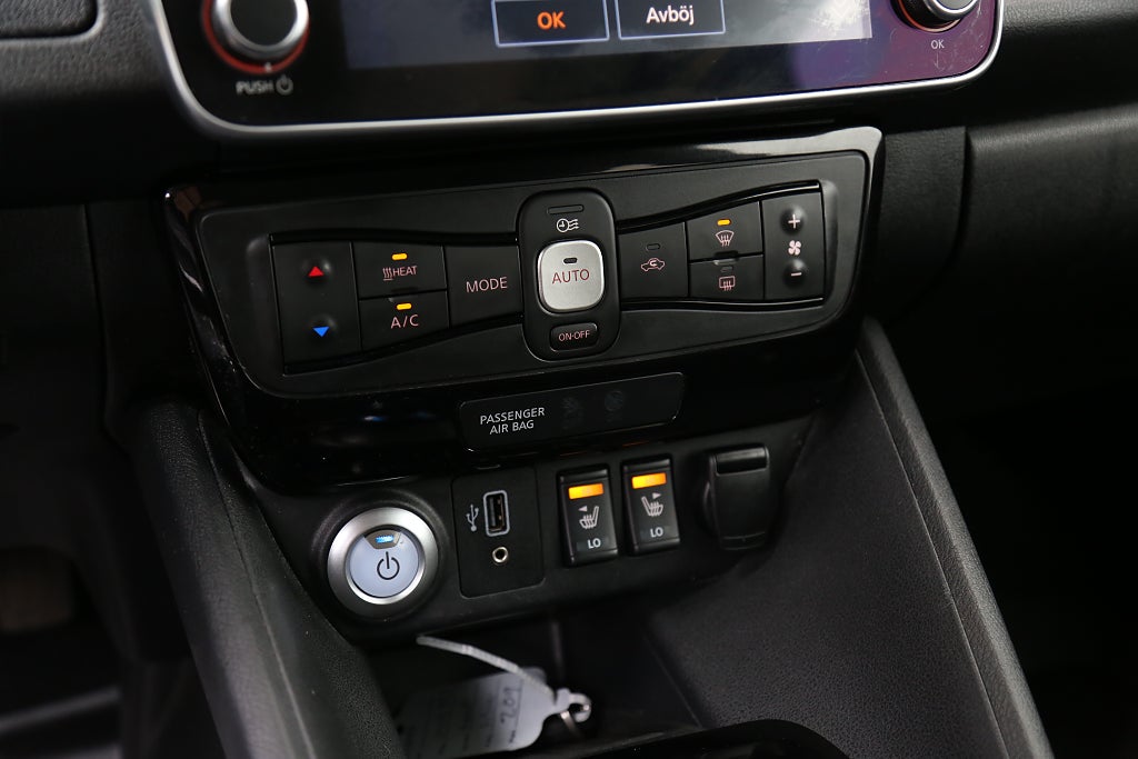 Nissan Leaf 40 kWh N-Connecta 360° I Navi I Motorvärmare