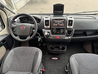 Husbil-halvintegrerad LMC Cruiser Premium T701 AUT 3 av 17