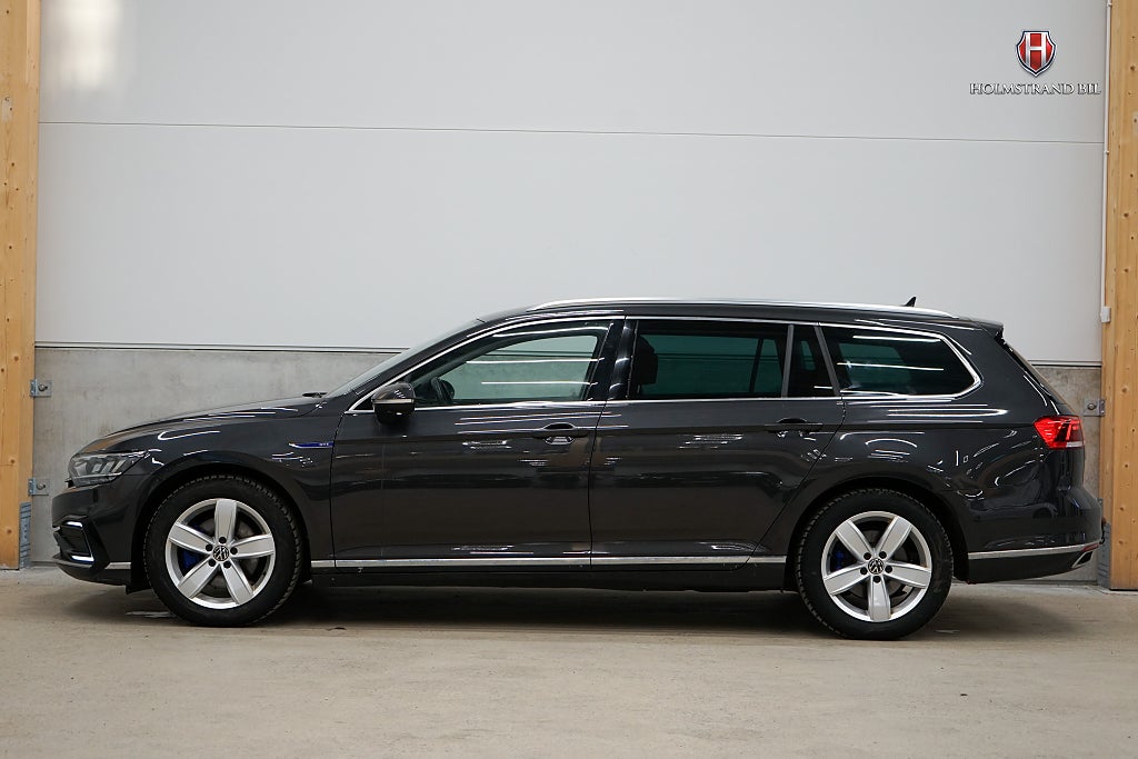 Volkswagen Passat GTE 218hk Active Info B-värmare Drag Navi 