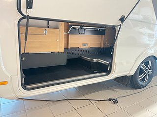 Husbil-halvintegrerad Adria CORAL 670 SLT PLUS 8 av 28