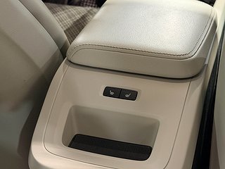 SUV Volvo XC60 12 av 25