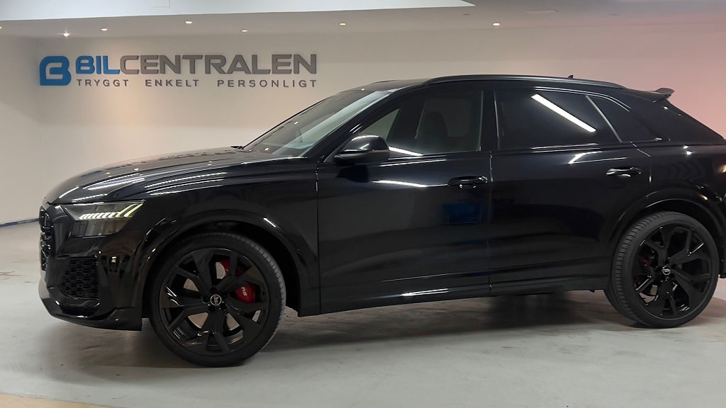 Audi RSQ8 RSQ8 TipTronic Black edition Pano Massagestolar fram