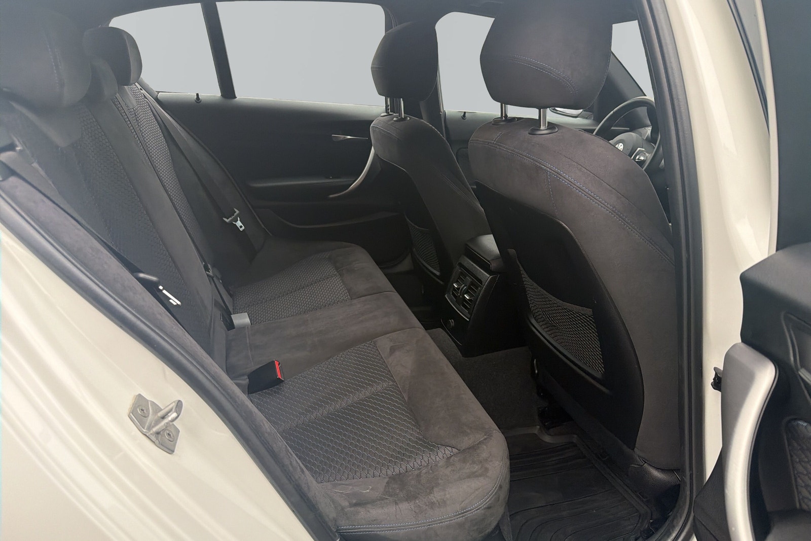 BMW 118d xDrive 5-dörrars M Sport PDC Farthållare Nyserv 2017 - miniatyr 14