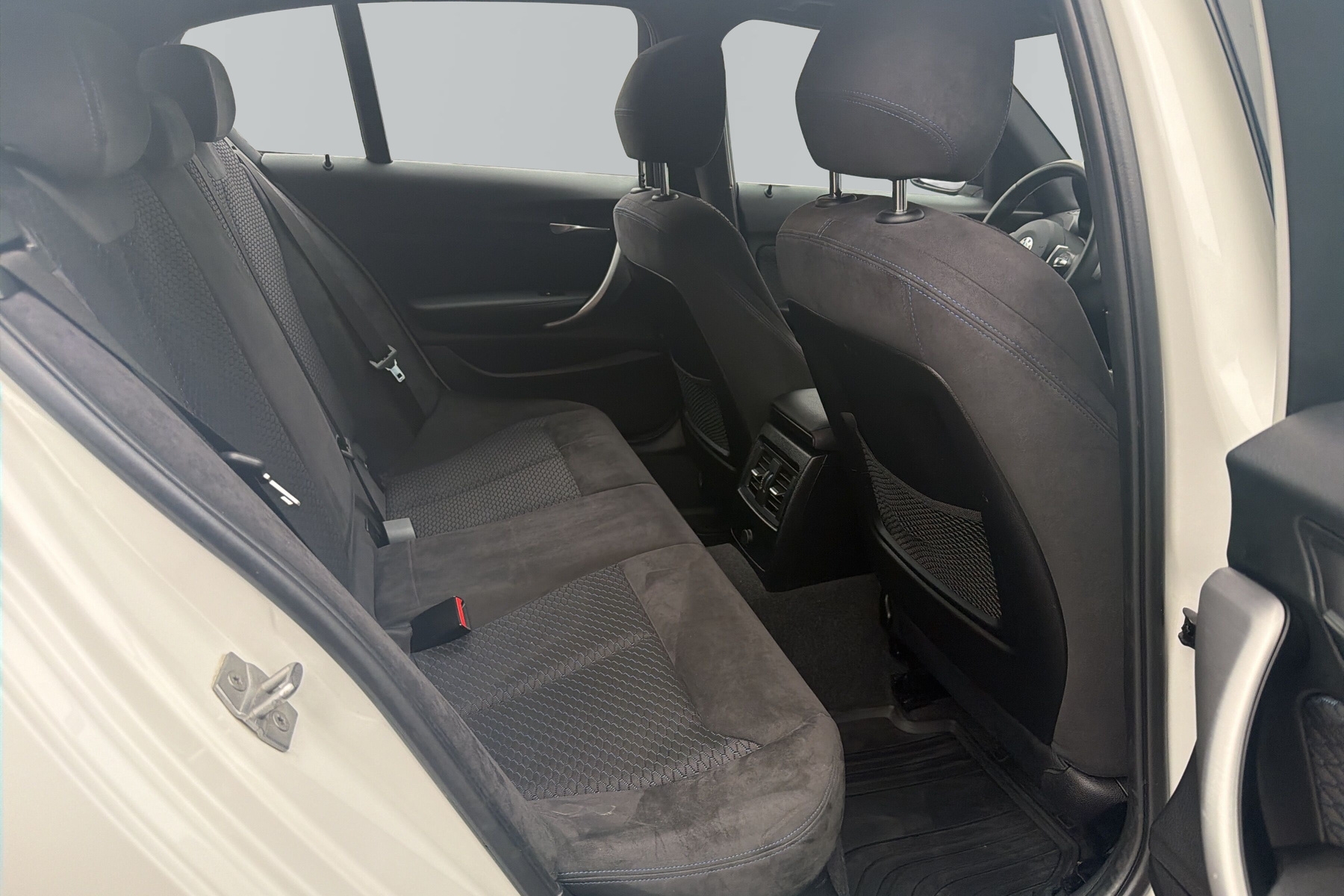 BMW 118d xDrive 5-dörrars M Sport PDC Farthållare Nyserv 2017 - miniatyr 33