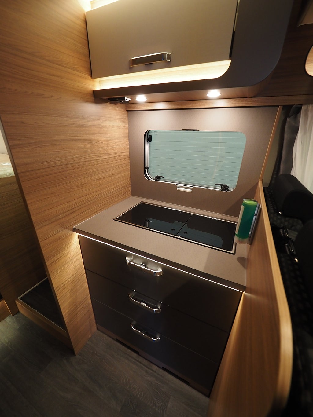 Weinsberg CaraSuite 700 MEG Aut I Markis I Taksäng