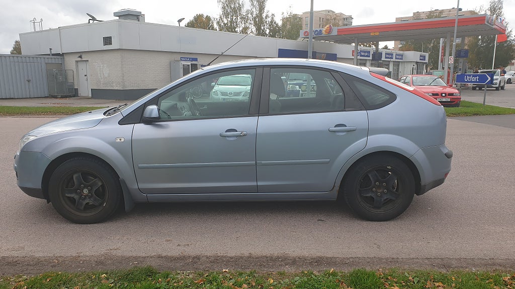 Ford Focus 5-dörrars Halvkombi 1.8 Duratec Flexifuel Trend 125hk