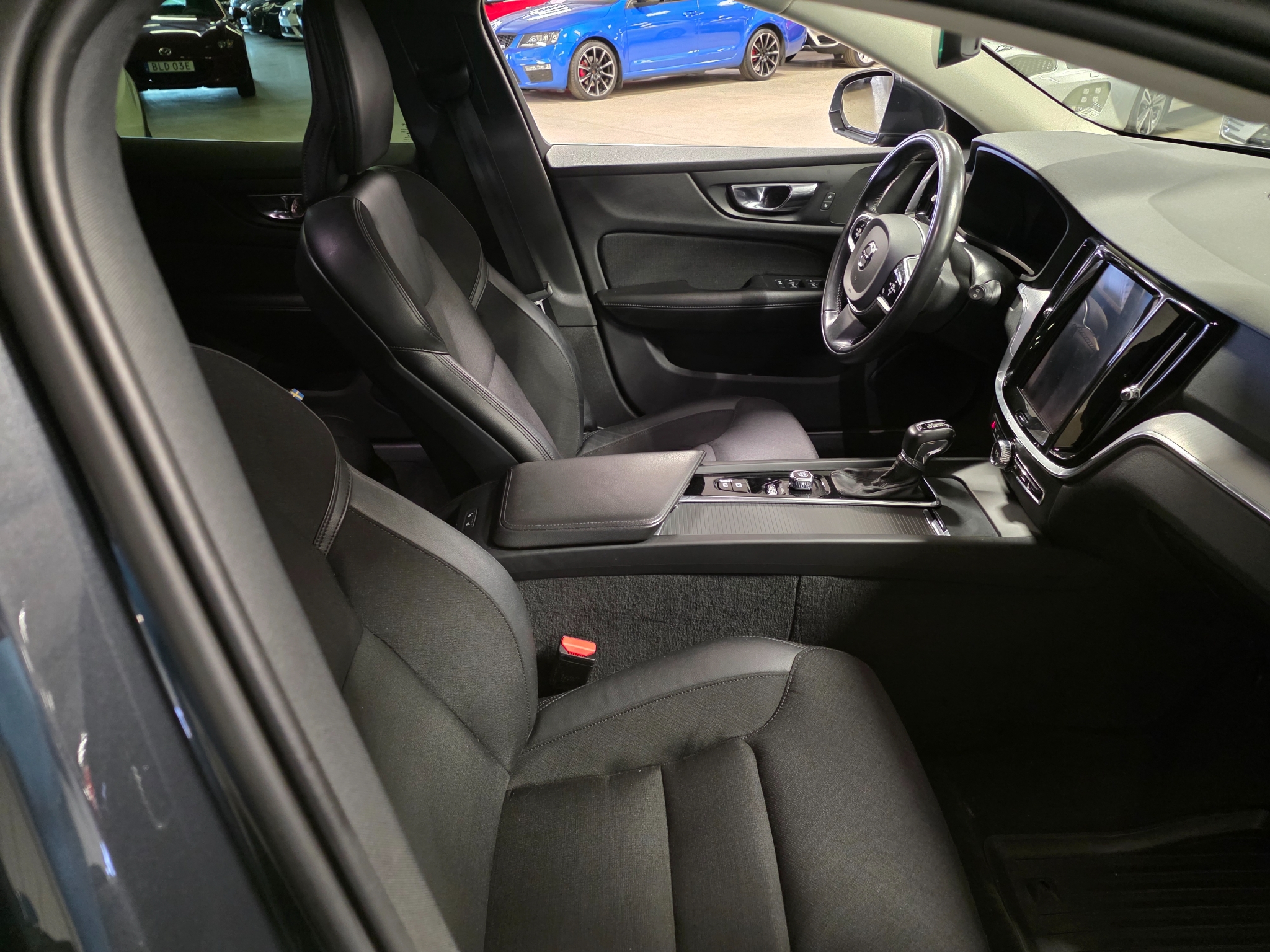Volvo V60 D3 Aut Momentum Advanced 2020, bild 7/38