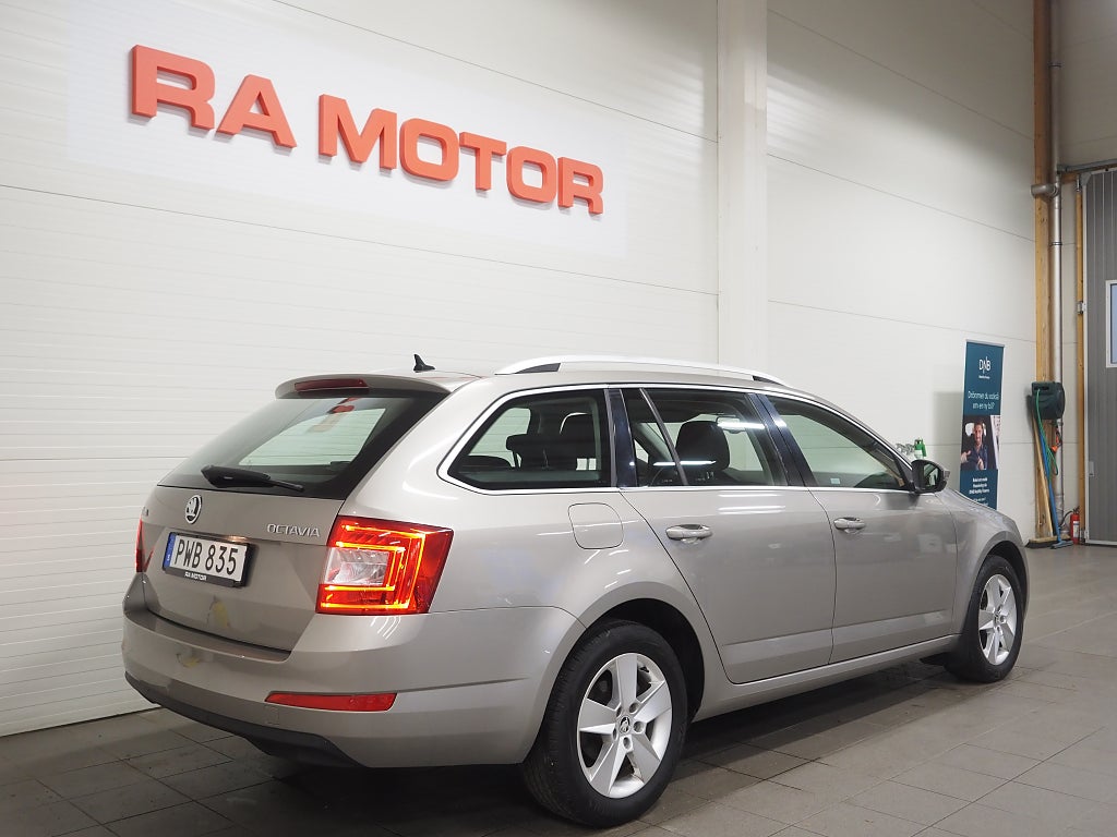 Skoda Octavia 1,2 TSI Elegance Kombi Aut Motorvärmare P-Sensorer