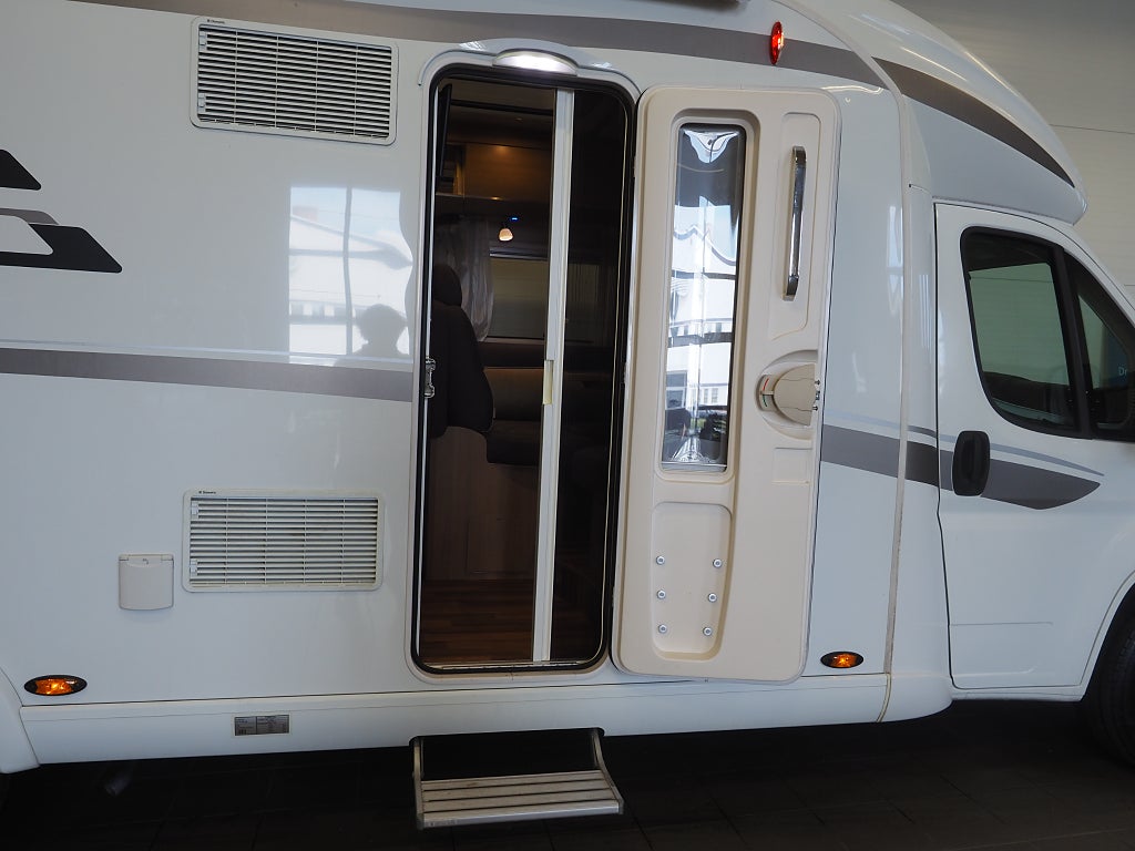 Hymer T 668 CL Bianco Line Låga Långbäddar I AUT I 3850kg 2015