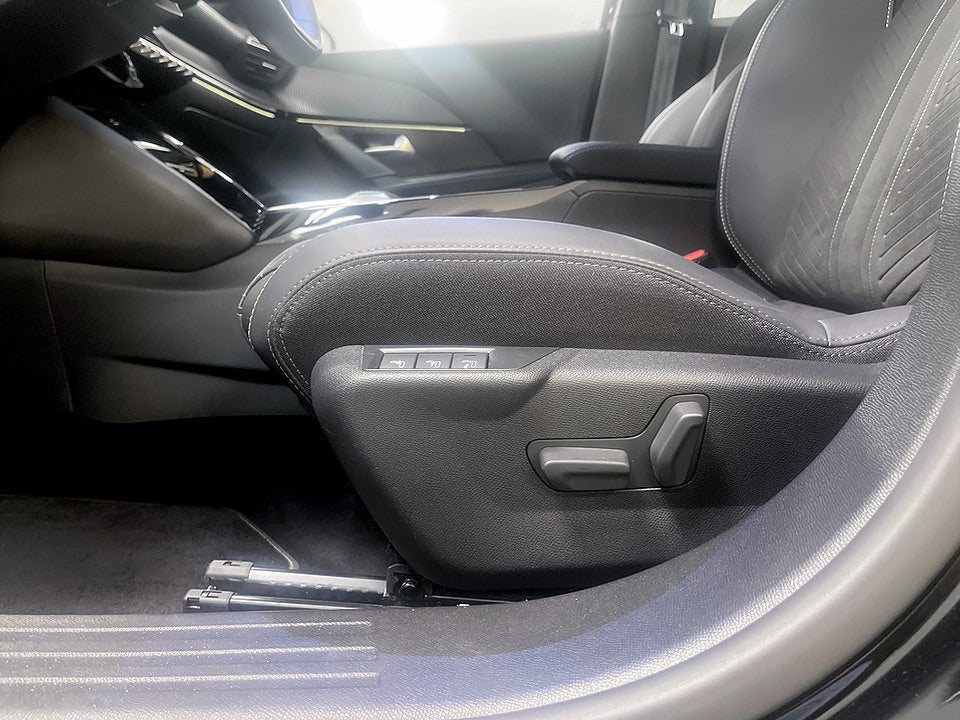 Bild på Peugeot 2008 GT 1.2 PT 130hk Aut B-KAMERA CARPLAY