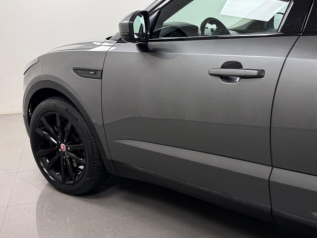 Jaguar E-PACE P200 AWD Svensksåld Black EDT. Meridian Navi LED bild 9