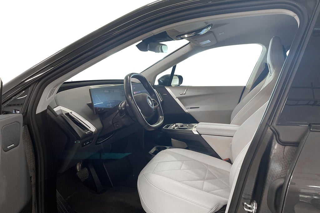 BMW iX xDrive40, 326ps, 2024