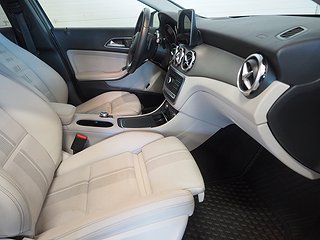 SUV Mercedes-Benz GLA 11 av 25