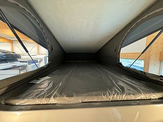 Husbil-halvintegrerad Robeta Womondo Pegasus Mercedes 150HK AUT 18 av 26