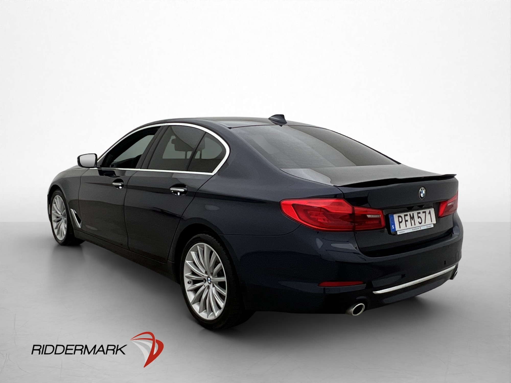 BMW 520 2017, photo 6/71