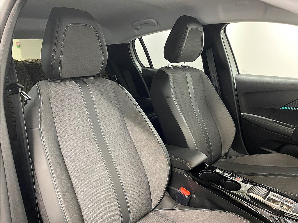 Bild på Peugeot 208 Allure 1.2 PureTech 100hk Aut - Carplay