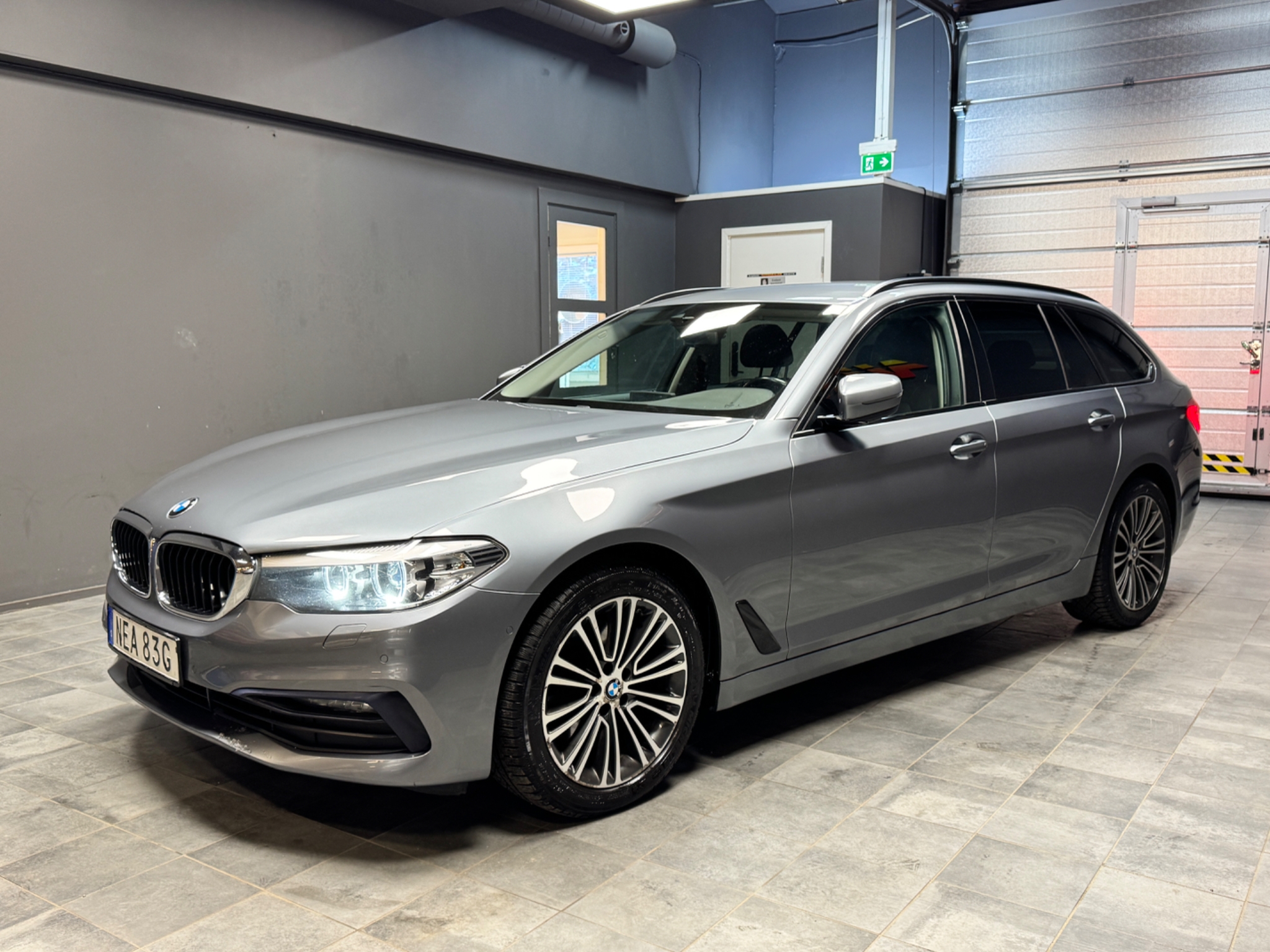 BMW 520 2019, photo 6/10