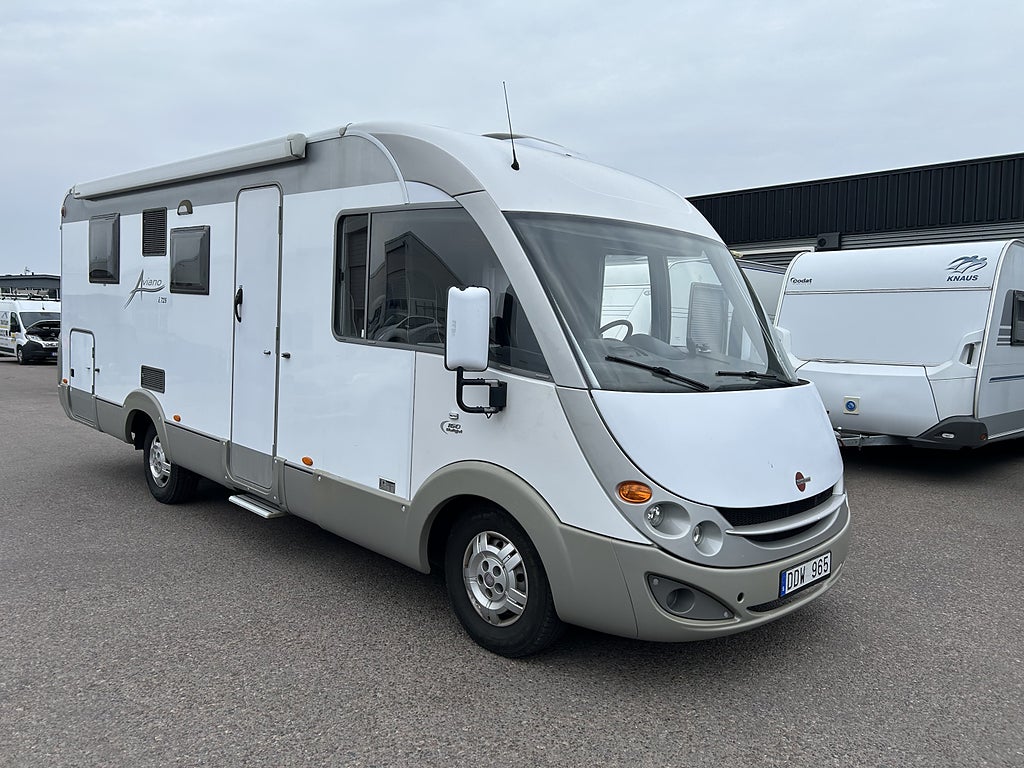 Bürstner I 725 AVIANO Queensbed & 3,0 l motor med kamkedja