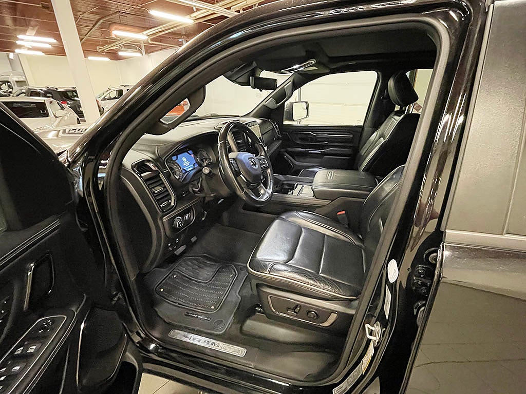 Dodge Ram 1500 Limited Night Crew Cab 5,7 HEMI 395HK