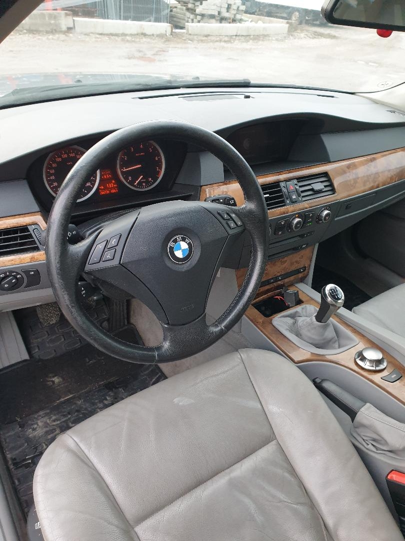BMW 525 x i Touring 218hk 2005, kuva 6/37