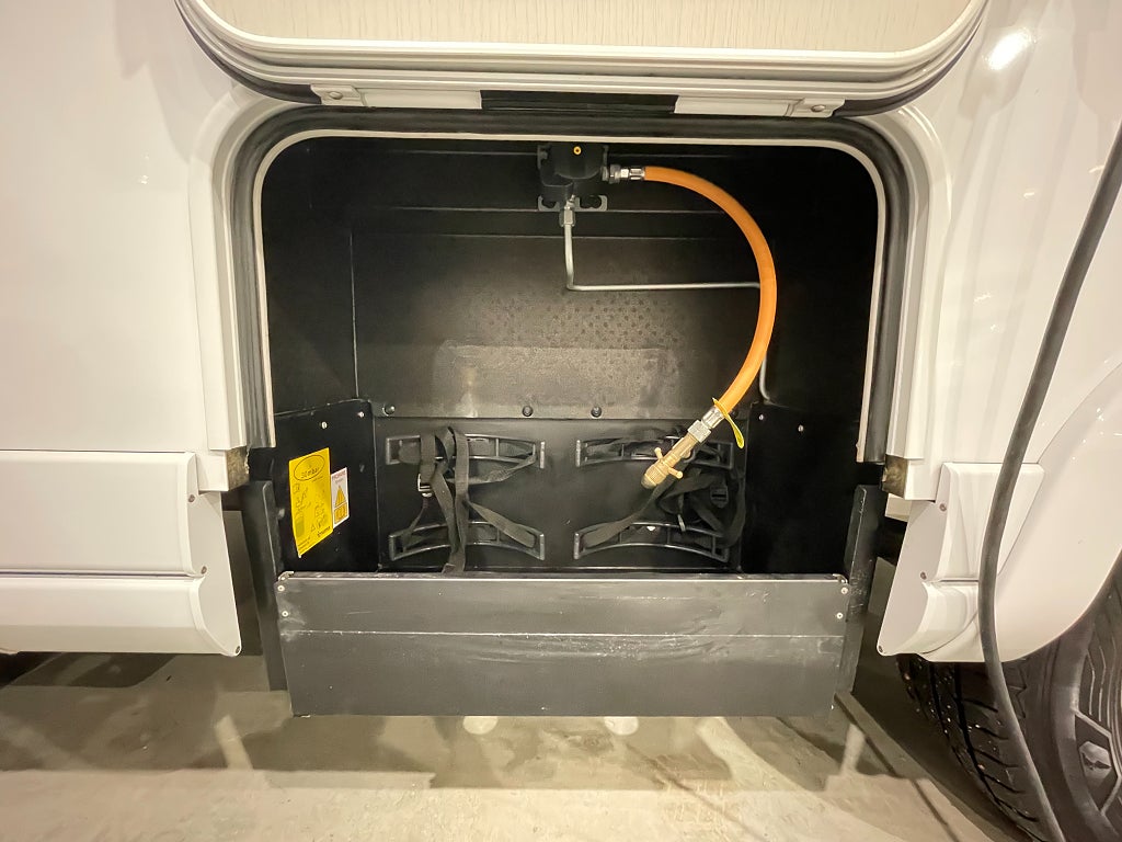 Pilote P 740 GJ / Solcell / B-körkort / Automat /  - Pilote